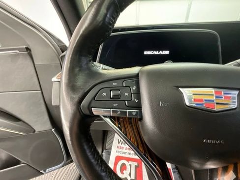 Used 2023 Cadillac Escalade ESV Premium Luxury AWD/4WD image 18