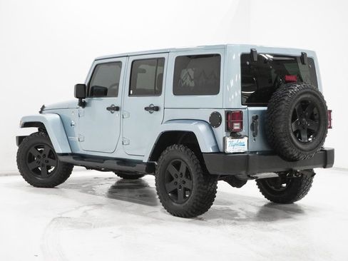 Used 2012 Jeep Wrangler Unlimited Sahara image 5
