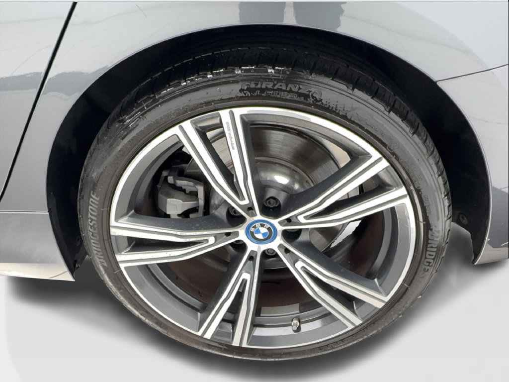 Used 2022 BMW 330e w/ Driving Assistance Package RWD image 14