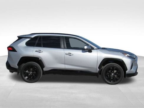 Used 2024 Toyota RAV4 SE AWD/4WD image 3