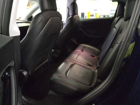 Used 2021 Tesla Model Y Long Range image 9