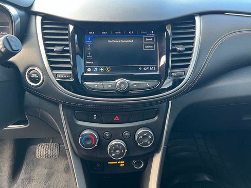 Used 2022 Chevrolet Trax LT w/ LT Convenience Package image 30
