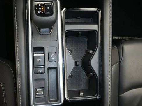 Certified 2025 Nissan Pathfinder SL FWD image 19