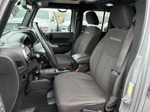 Used 2018 Jeep Wrangler Unlimited Sahara AWD/4WD image 25