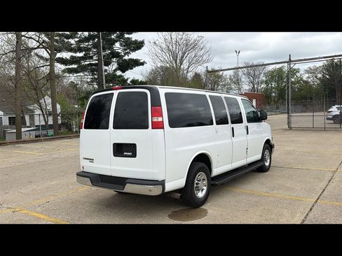 Used 2015 Chevrolet Express 2500 LT w/ LT Preferred Equipment Group RWD image 5