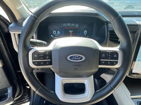 Used 2022 Ford Expedition Limited image 13