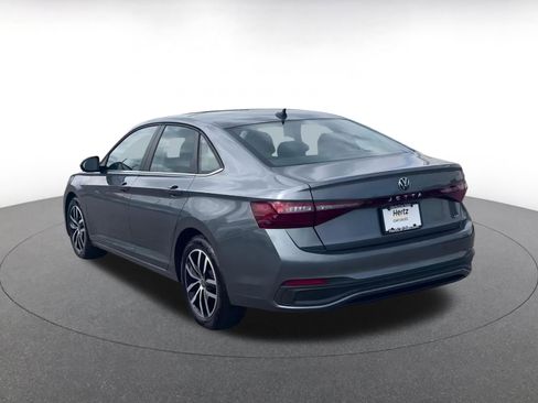 Used 2025 Volkswagen Jetta SE image 11