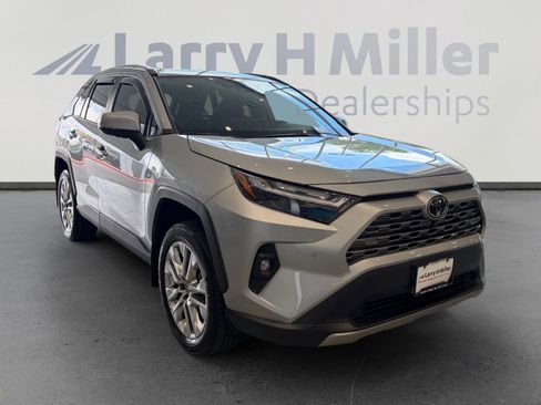 Used 2025 Toyota RAV4 Limited w/ Advanced Technology Package AWD/4WD image 7