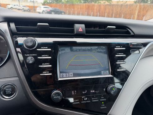 Used 2018 Toyota Camry SE w/ Moonroof Package FWD image 29