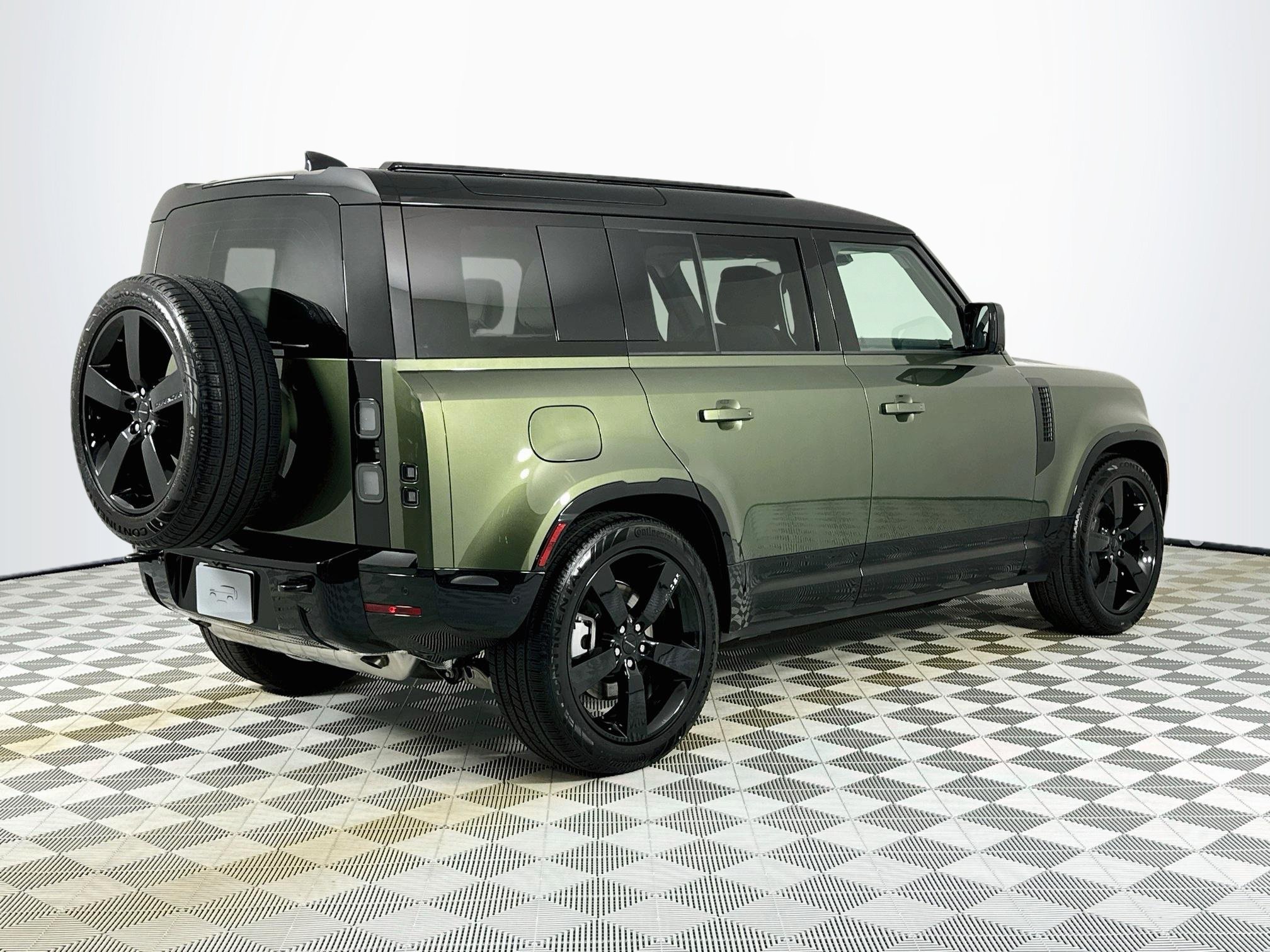 New 2026 Land Rover Defender 110 X-Dynamic SE AWD/4WD image 5