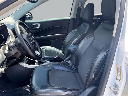 Used 2018 Jeep Compass Latitude w/ Popular Equipment Group FWD image 9