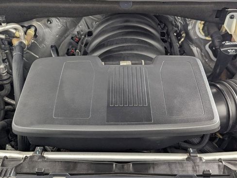 Used 2022 Chevrolet Suburban LT AWD/4WD image 10