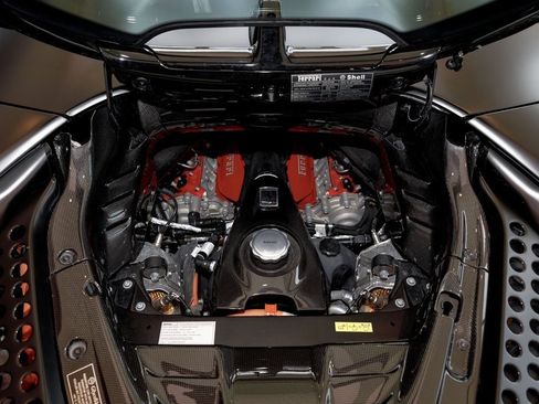 Used 2022 Ferrari SF90 Spider image 25