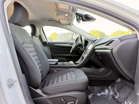 Used 2019 Ford Fusion SE FWD image 20