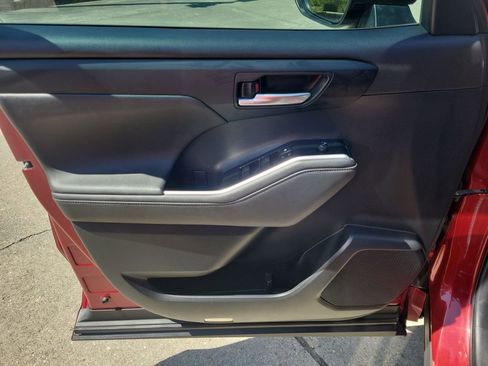 Used 2023 Toyota Highlander XSE image 13