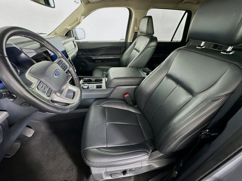 Used 2024 Ford Expedition Max XLT image 13