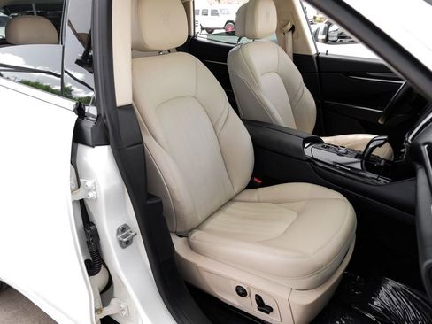 Used 2019 Maserati Levante image 39