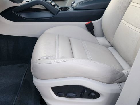 Used 2023 Porsche Cayenne GTS AWD/4WD image 18