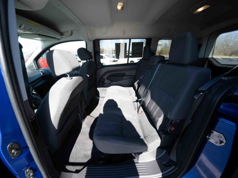 Used 2017 Ford Transit Connect XLT image 23