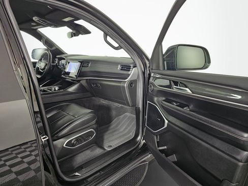 Used 2022 Jeep Wagoneer Series I AWD/4WD image 39