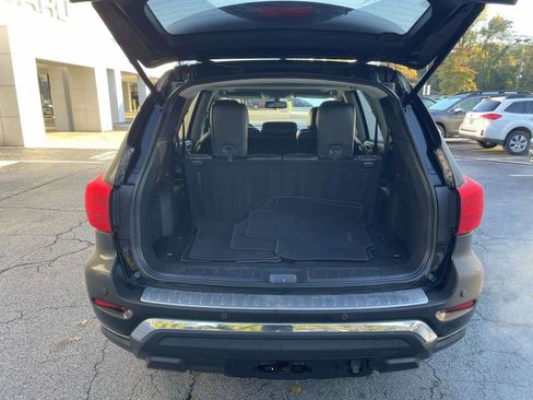 Used 2018 Nissan Pathfinder Platinum image 4