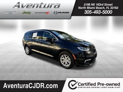 Certified 2023 Chrysler Pacifica Touring-L