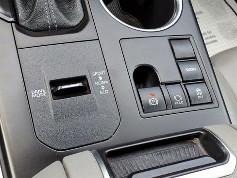 Certified 2023 Toyota Highlander L image 21