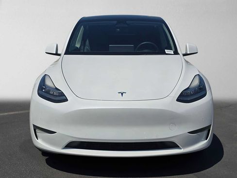Used 2022 Tesla Model Y Long Range AWD/4WD image 8