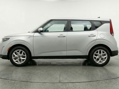 Used 2025 Kia Soul LX w/ LX Technology Package image 5