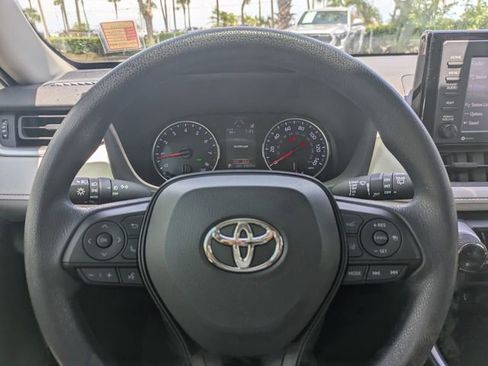 Used 2020 Toyota RAV4 XLE w/ Convenience Package FWD image 29
