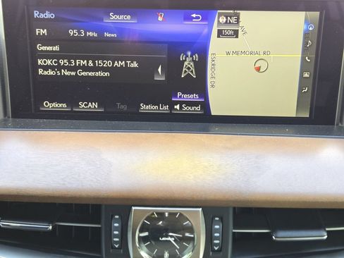 Used 2020 Lexus LX 570 4WD w/ Luxury Package image 17
