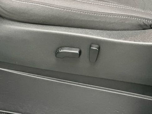 Used 2022 Nissan Frontier SV image 16