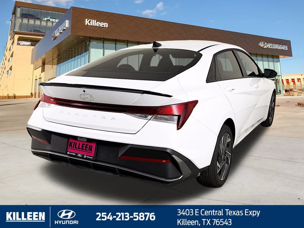 Used 2025 Hyundai Elantra Sport FWD image 9