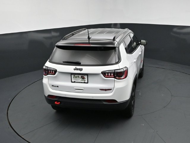 Used 2023 Jeep Compass Trailhawk w/ Trailhawk Convenience Group AWD/4WD image 17