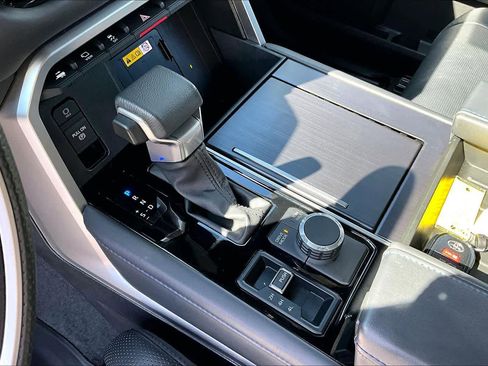 Used 2024 Toyota Sequoia Platinum image 17