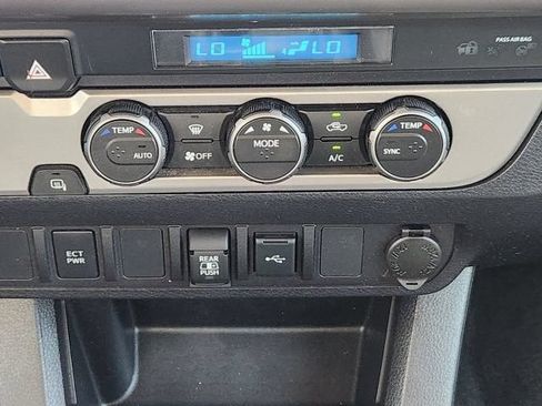 Used 2022 Toyota Tacoma SR5 RWD image 18