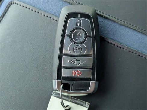 Used 2025 Ford F350 Platinum w/ FX4 Off-Road Package image 32