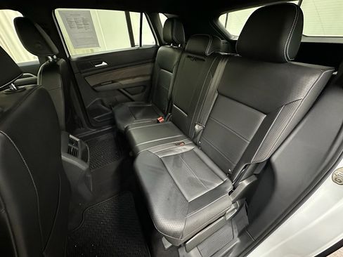 Used 2021 Volkswagen Atlas Cross Sport SE image 22