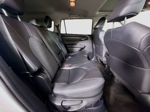 Certified 2025 Toyota Highlander XLE image 28