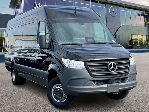 New 2025 Mercedes-Benz Sprinter 4500 image 1