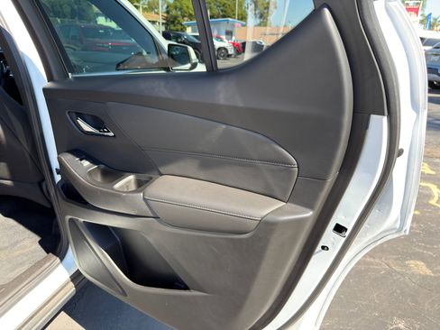 Used 2023 Chevrolet Traverse LT image 14