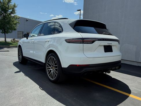 Certified 2023 Porsche Cayenne Platinum Edition AWD/4WD image 3