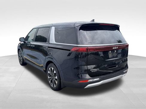 Used 2024 Kia Carnival EX FWD image 7