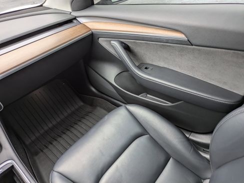 Used 2022 Tesla Model 3 Performance image 16