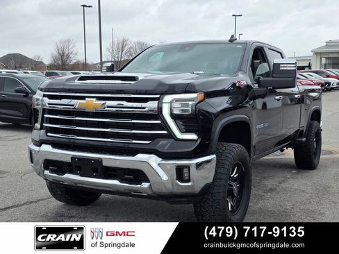 Used 2024 Chevrolet Silverado 2500 LTZ w/ LTZ Premium Package AWD/4WD image 3