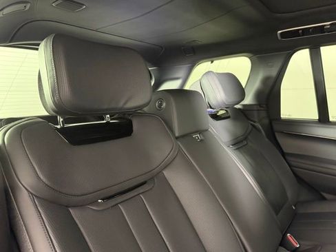 Certified 2025 Land Rover Range Rover SV image 31