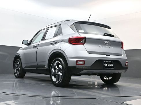 Certified 2025 Hyundai Venue SEL image 19