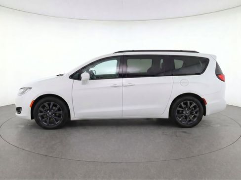 Used 2020 Chrysler Pacifica Touring-L Plus w/ Advanced Safetytec Group FWD image 6