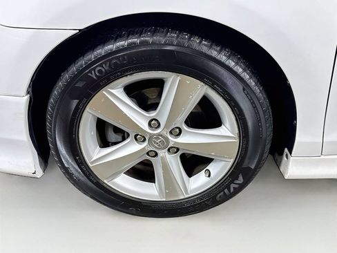 Used 2010 Toyota Camry SE FWD image 36