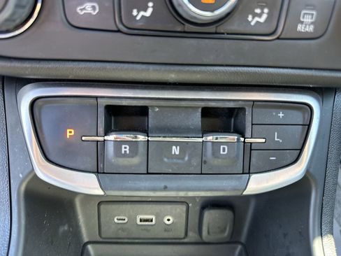 Used 2024 GMC Terrain SLE w/ Driver Convenience Package FWD image 25